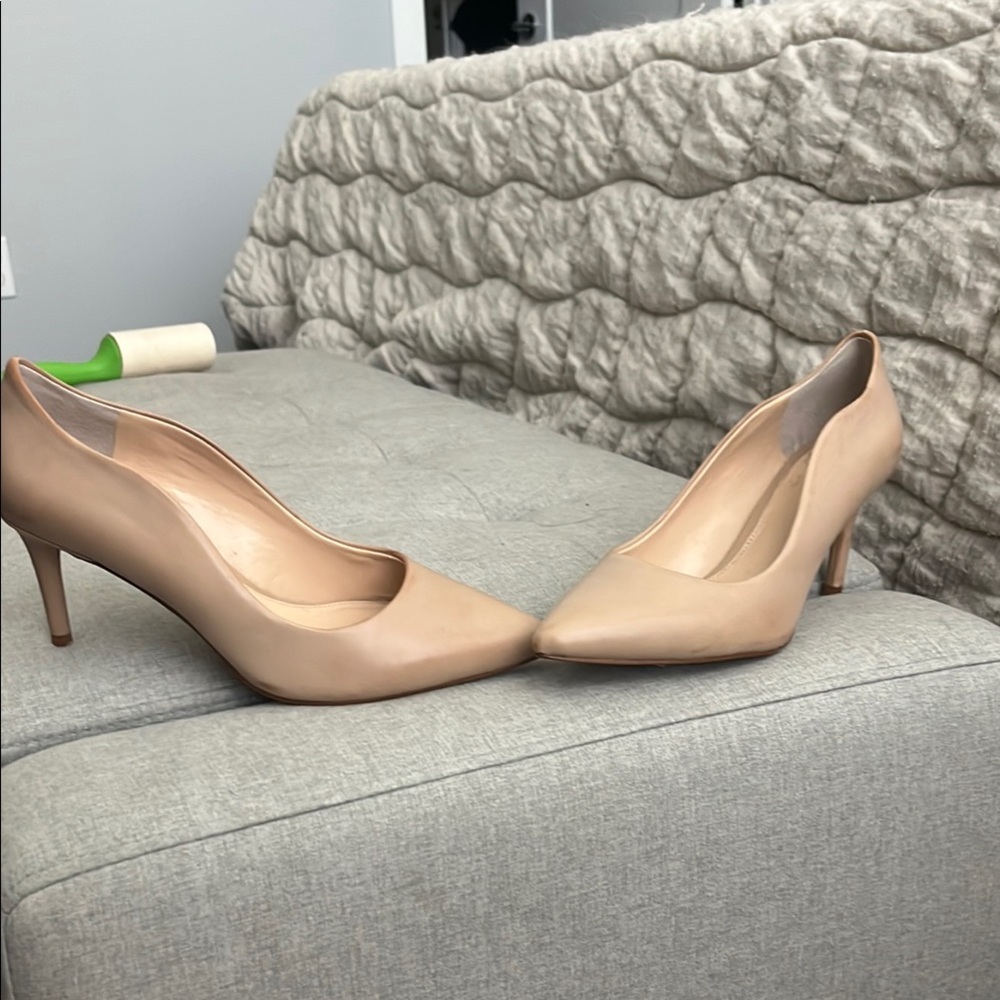 Vince Camuto nude jaynita 7.5 pointed pumps